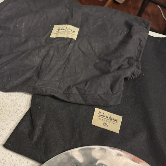 2 MICHAEL ARAM Stainless Steel Art Crafted 13" Plates with dust bags - Picture 6 of 6